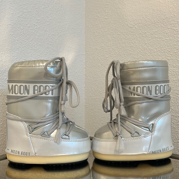 MOON BOOTS- New, kids silver boots. Size 7/9.5 T - Picture 2 of 6